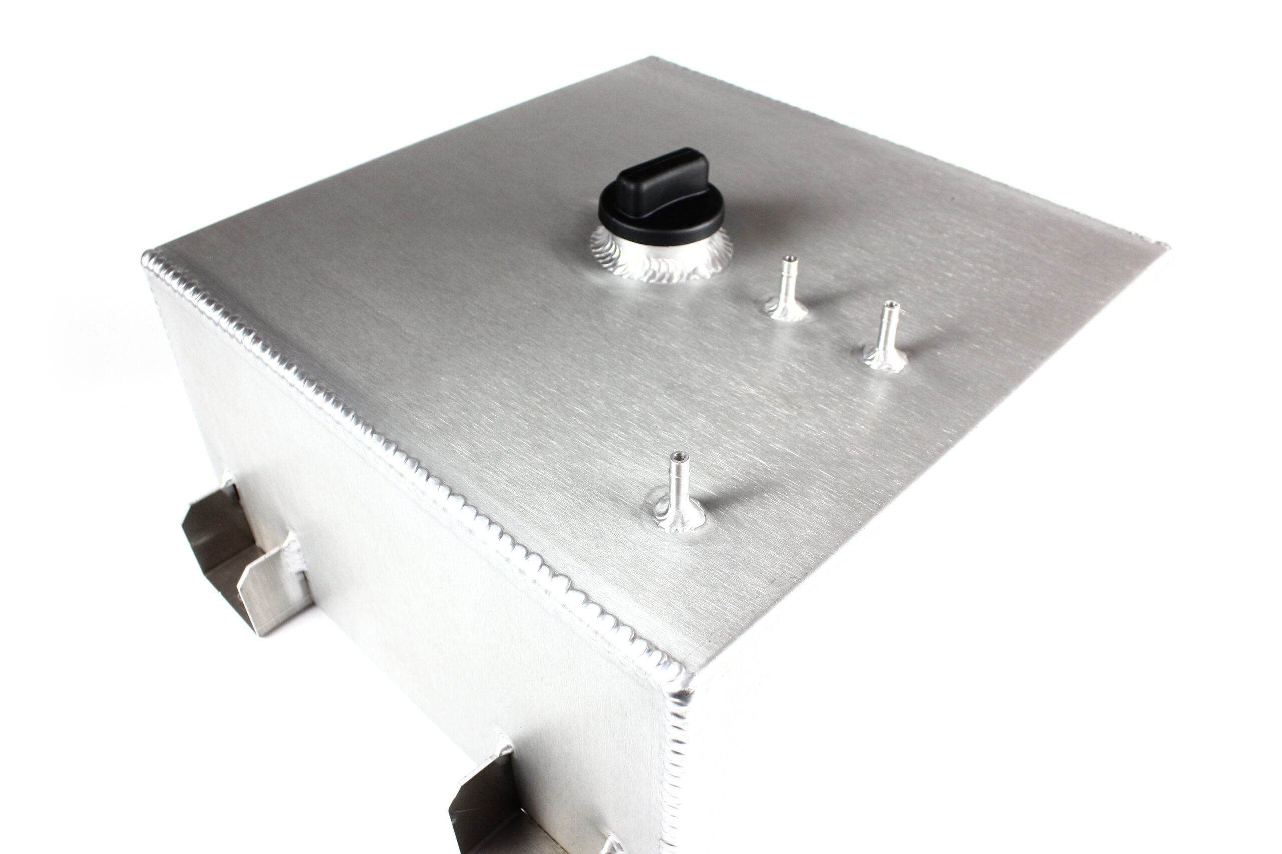 Aluminium Brandstoftank - Lichtgewicht & Duurzaam 2 Industriële aluminium tank met details voor vloeistofbeheer en duurzame constructie.