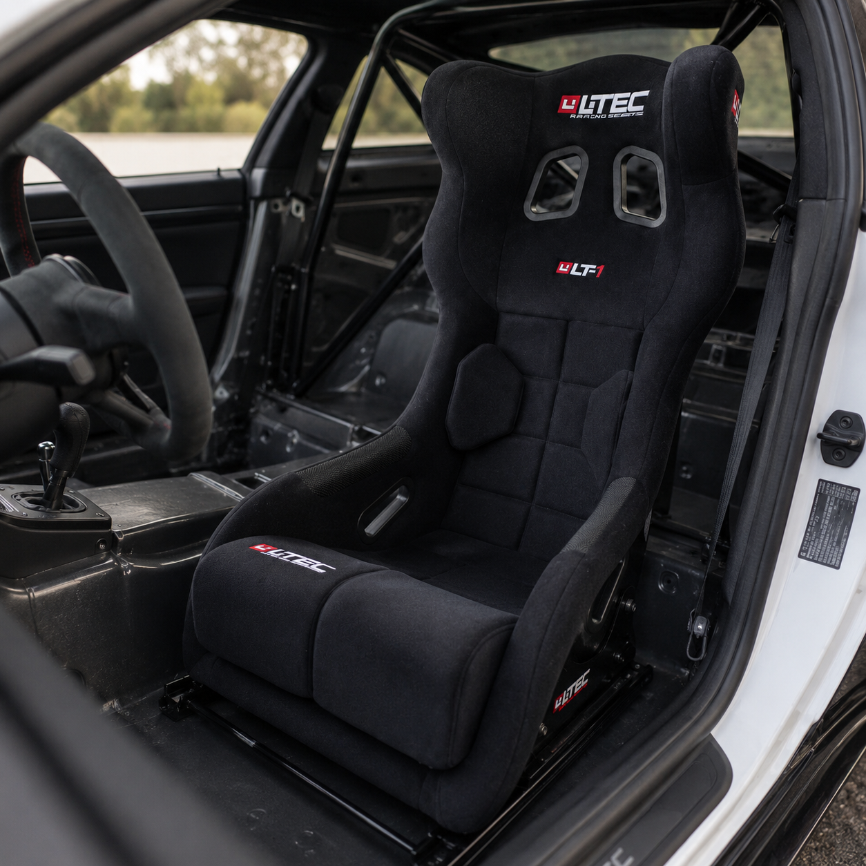 LTEC LT-1 FIA kuipstoel 7 LTEC LT 1 Kuipstoel Gemonteerd In Raceauto
