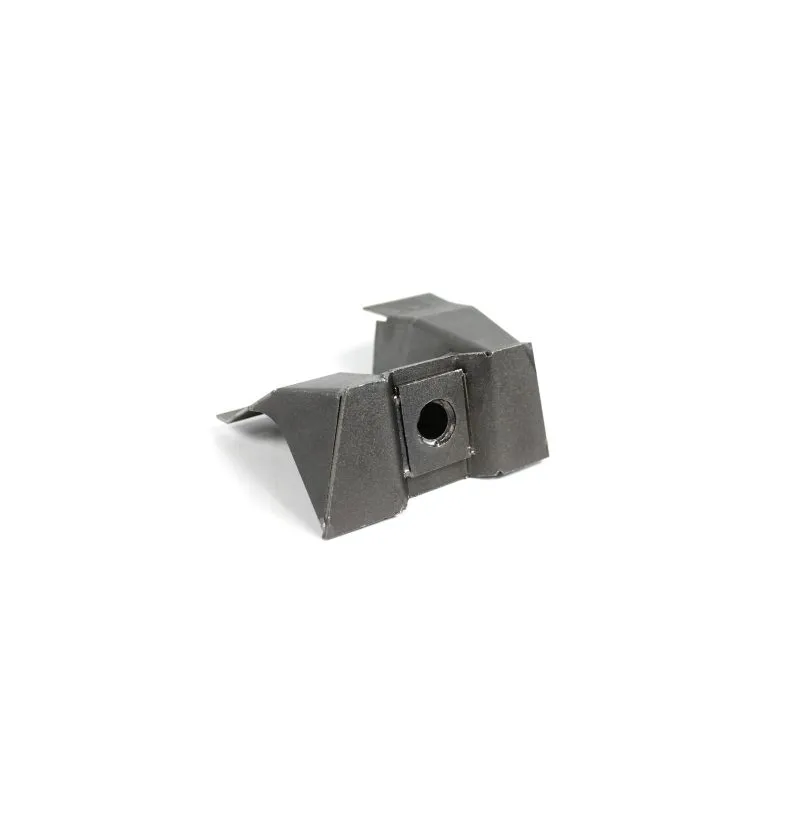 Krikpunt E34 Linksvoor Reparatiedeel BMW 5-serie 3 Stalen krikpuntplaat bestuurderskant voor de BMW 5-serie E34 van boven gezien