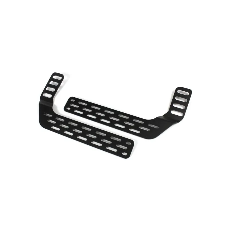 Adjustable fire extinguisher holder BMW for seat mounting 3 Hand-held fire extinguisher mounted in the adjustable holder in the footwell of the driver or passenger