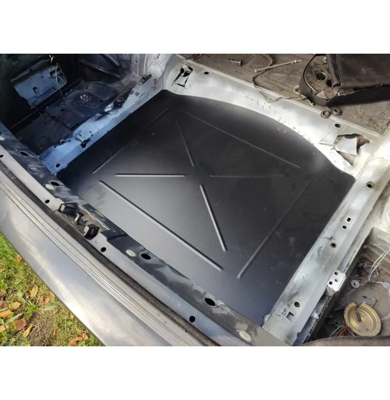 BMW E46 Spare Wheel Well Delete 3 Afdekplaat voor de reservewielkuip van de BMW E46