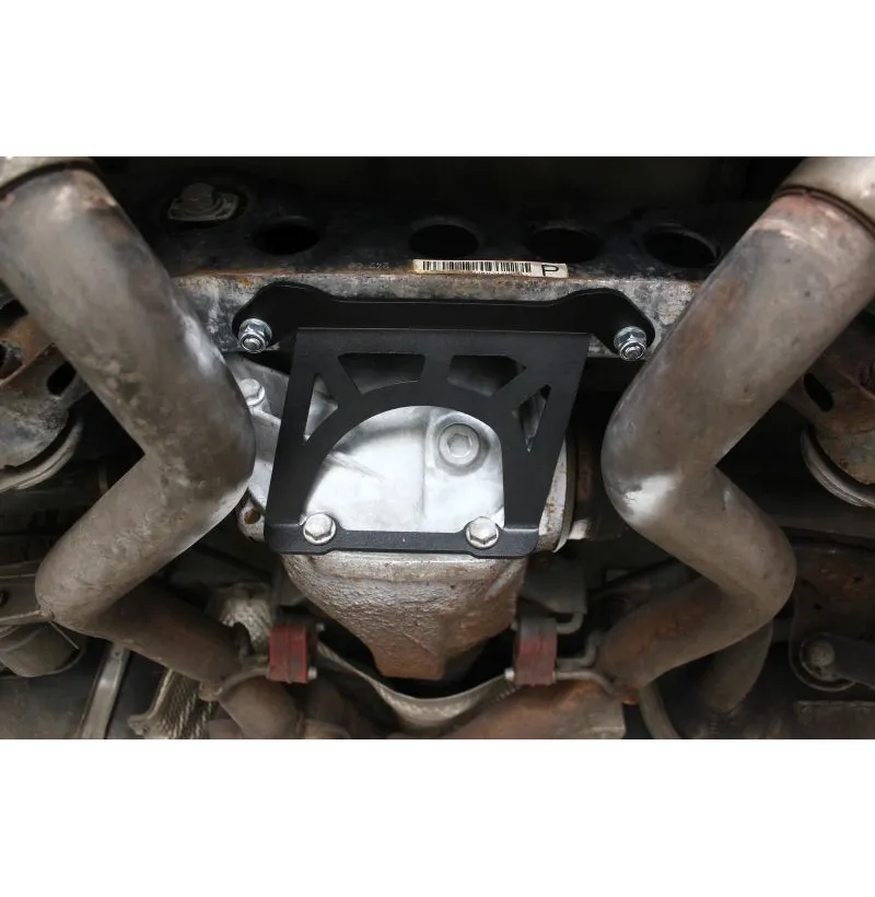 BMW E90 Verstärkung des Differentiallagers 215mm E91 E92 E93 3 Versteviging differentieelbevestiging 215mm gemonteerd onder een BMW E90