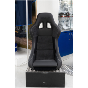 Sparco QRT-R custom FIA kuipstoel bekleed met leer en alcantara