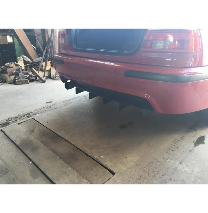 Universal Diffuser for BMW E46, E39, E36 and other brands 7 Aluminium diffuser with fins under the rear bumper of a BMW E39