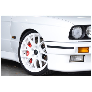 Big brake kit E30 M3 van V-Maxx met 330 mm schijven en 4-zuiger remklauwen