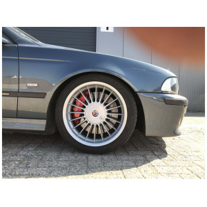 Big brake kit E39 van V-Maxx met 355 mm schijven en 6-zuiger remklauwen