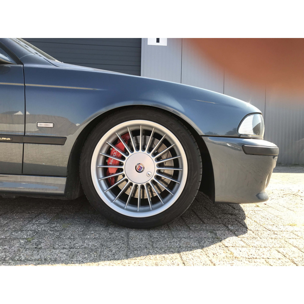 BMW E39 5-serie V-Maxx Big Brake Kit 355 mm 6-zuiger 2 BMW 5-serie E39 met de V-Maxx 355 mm sportremset op de vooras
