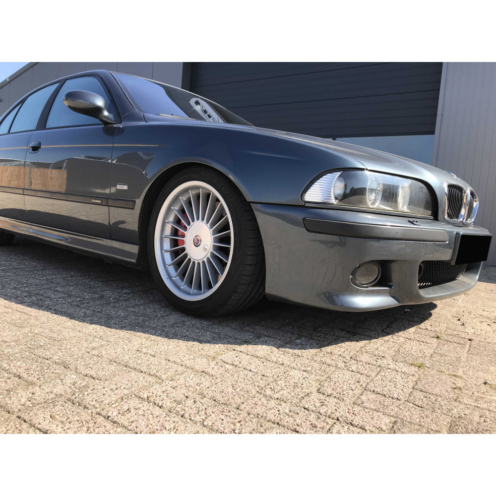 BMW E39 5-serie V-Maxx Big Brake Kit 355 mm 6-zuiger 3 De V-Maxx big brake kit gemonteerd op een BMW E39