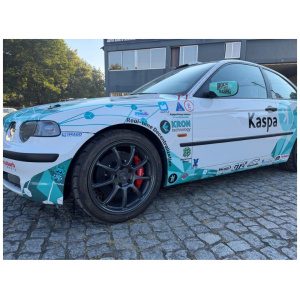 Big brake kit E46 van V-Maxx met 330 mm remschijven en rode 4-zuiger remklauwen