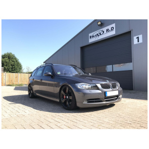 Big brake kit E90 van V-Maxx met 330 mm schijven en 4-zuiger remklauwen