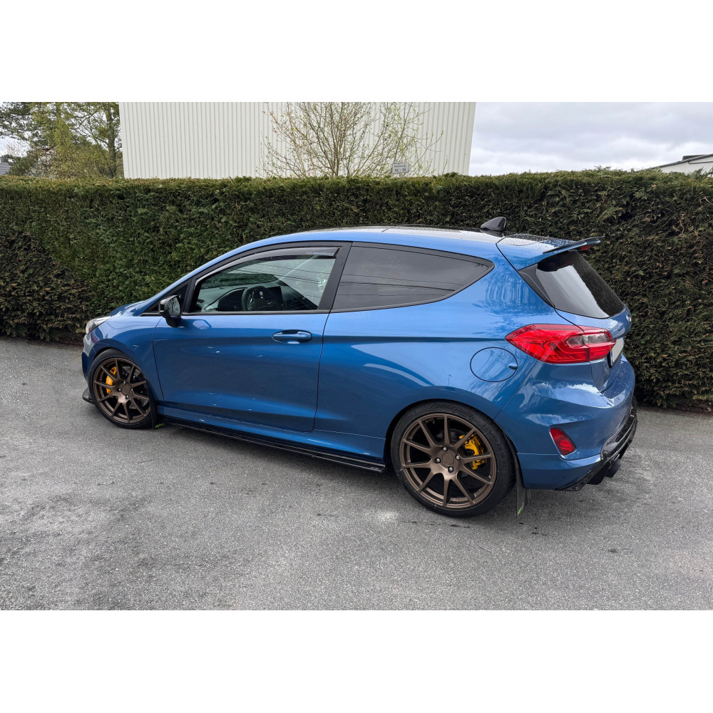 Ford Fiesta ST Mk8 kit gros freins V-Maxx 330 mm 4 pistons (fixation étrier 140 mm) 2 V-Maxx big brake kit aan de voorzijde van een Ford Fiesta Mk8, voorbeeldfoto
