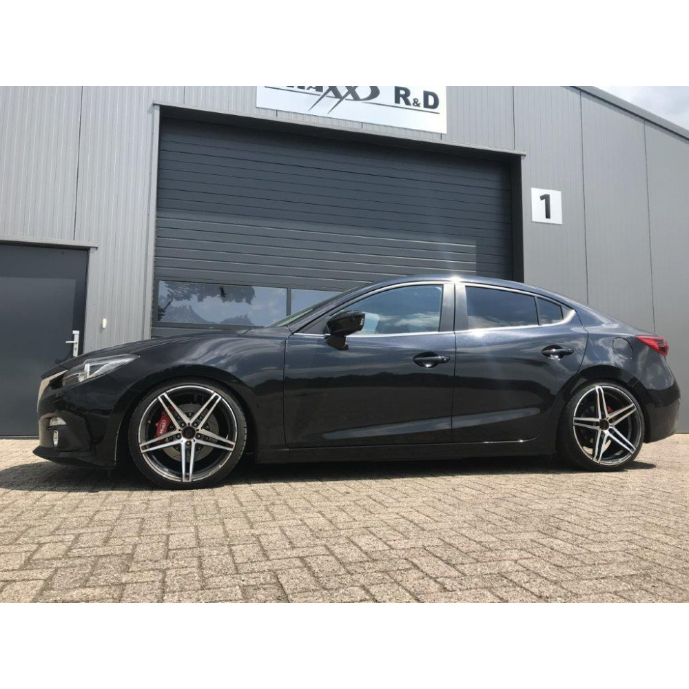 Mazda 3 BM / BN V-Maxx Big Brake Kit 330 mm 4-zuiger 2 V-Maxx sportremset gemonteerd op een Mazda 3