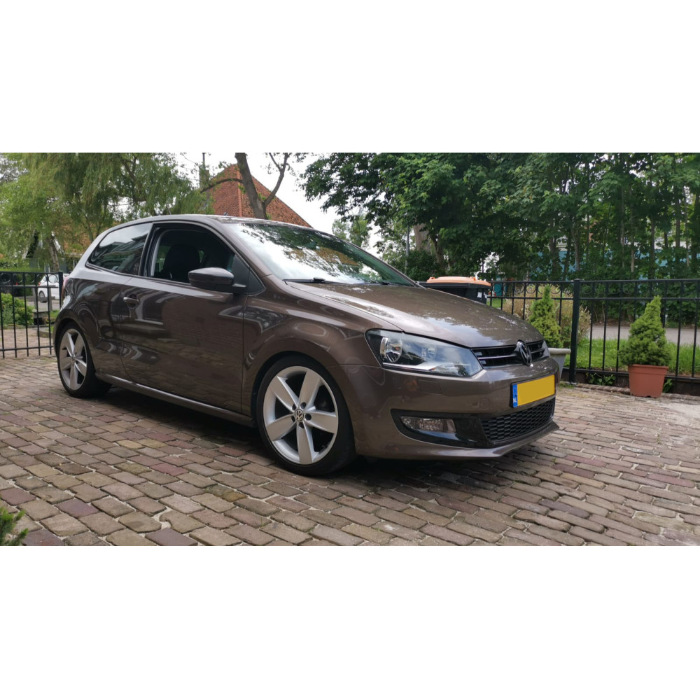 Volkswagen Polo 6R V-Maxx Big Brake Kit 330 mm 4-zuiger 2 Volkswagen Polo 6R met een gemonteerde V-Maxx remset