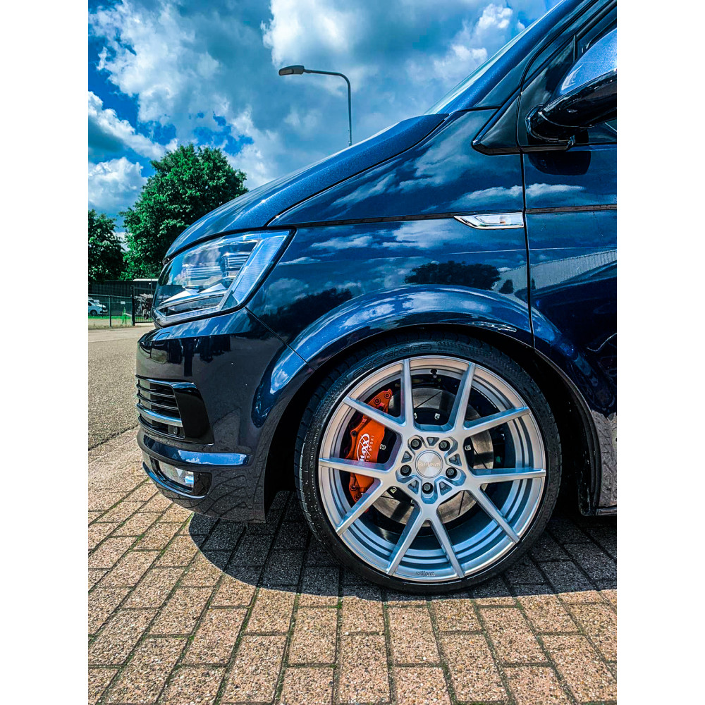 Volkswagen Transporter / Multivan T5 V-Maxx Big Brake Kit 355 mm 6-zuiger 2 V-Maxx remset gemonteerd op een Volkswagen Transporter T5